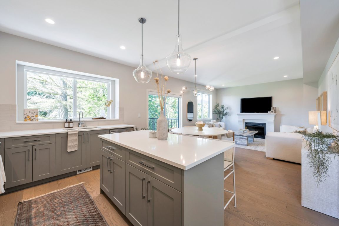 http://fox%20and%20aikins%20south%20kitchen%20and%20living%20room